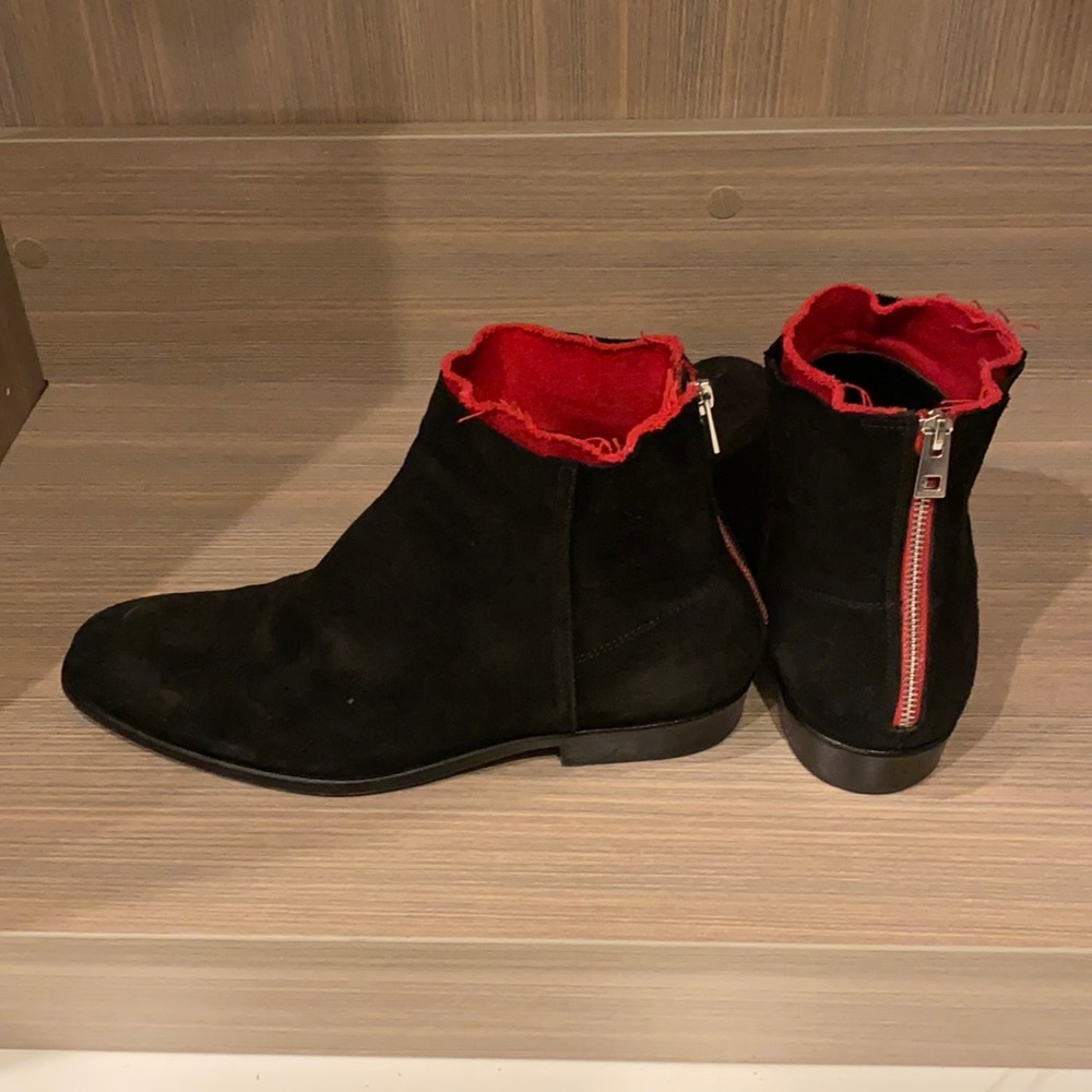 great condition . Super comfy . Made in italy